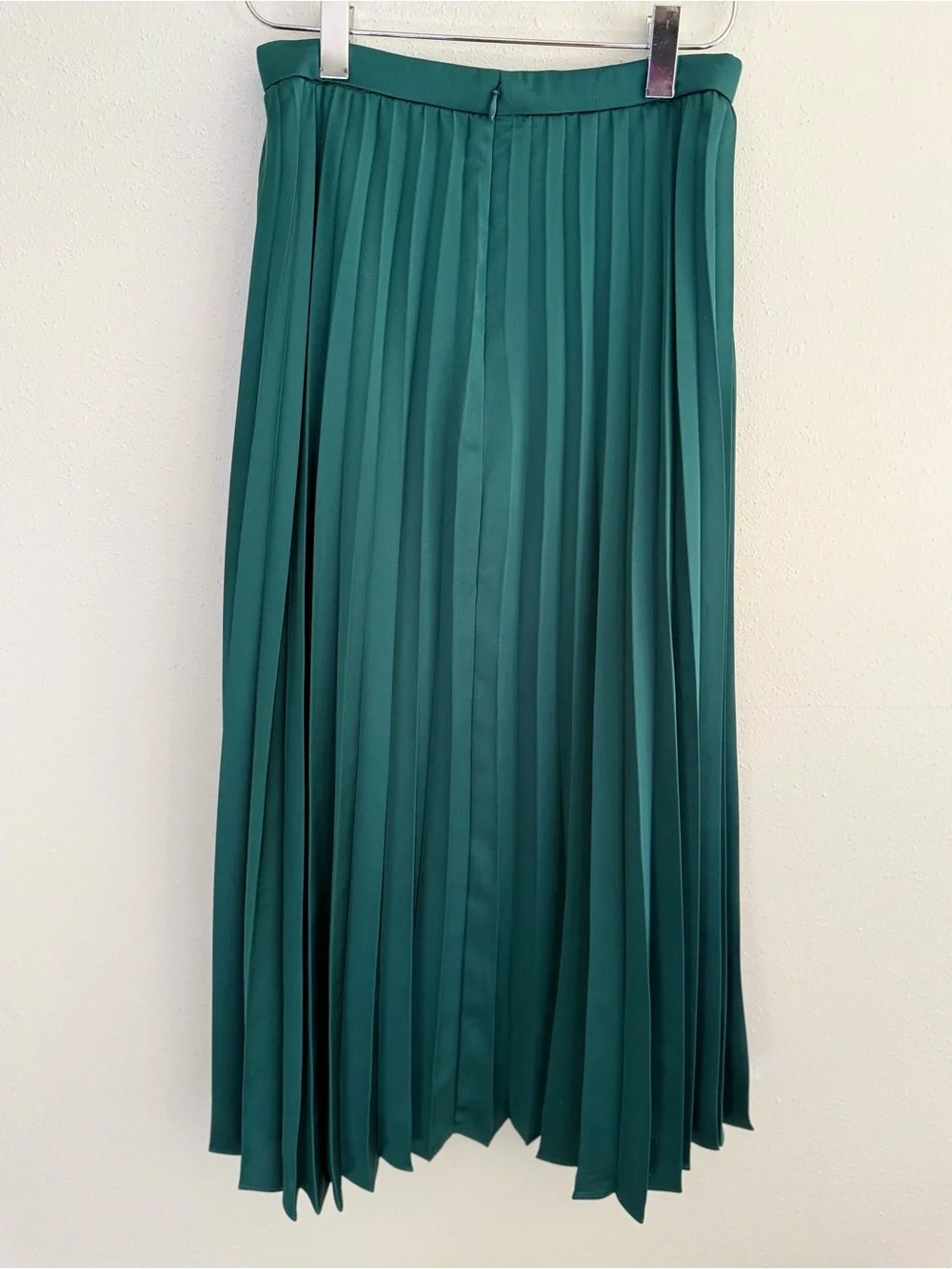 J. Crew Emerald Green Pleated Midi Skirt Satin Flowy Size 00 - Picture 5 of 6